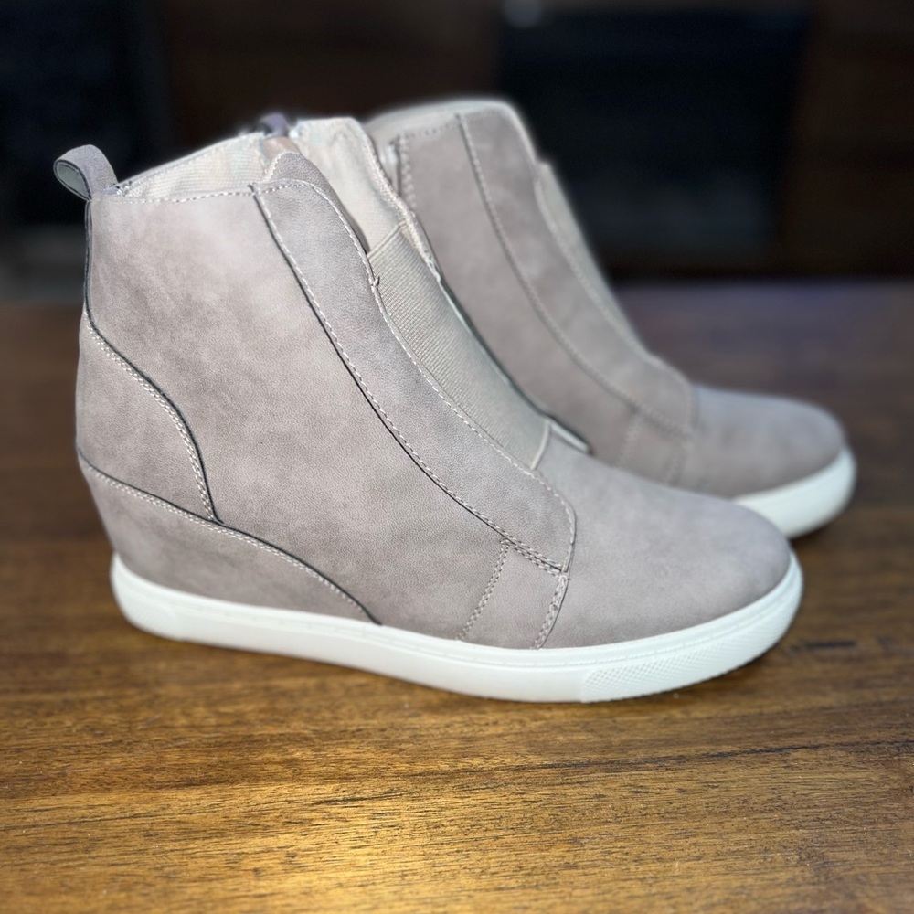 Outwood Women's Hidden Wedge Gray Sneaker